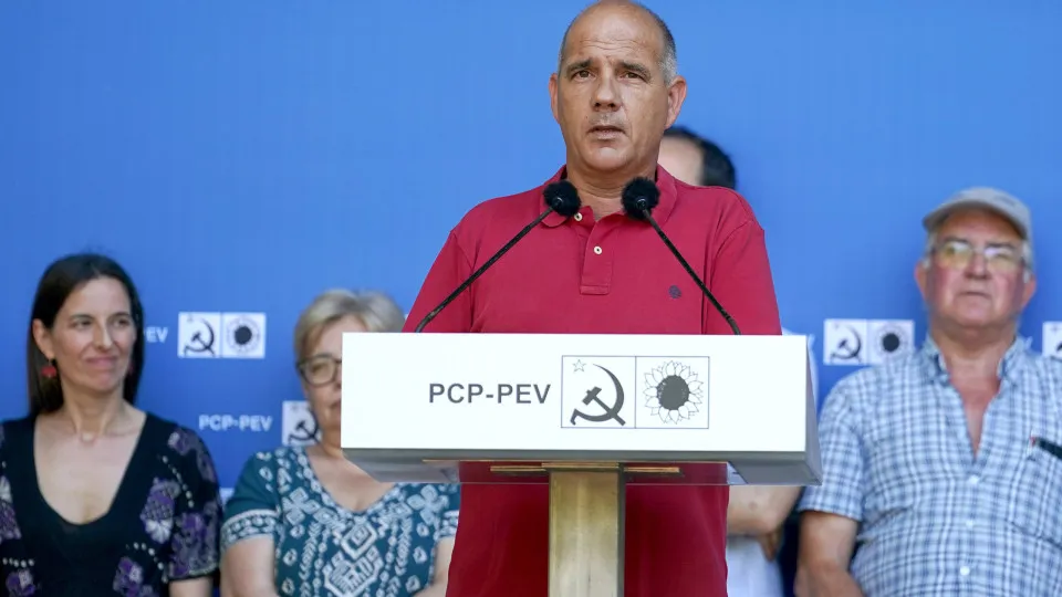 O secretário-geral do PCP, Paulo Raimundo, no "Passeio das Mulheres"