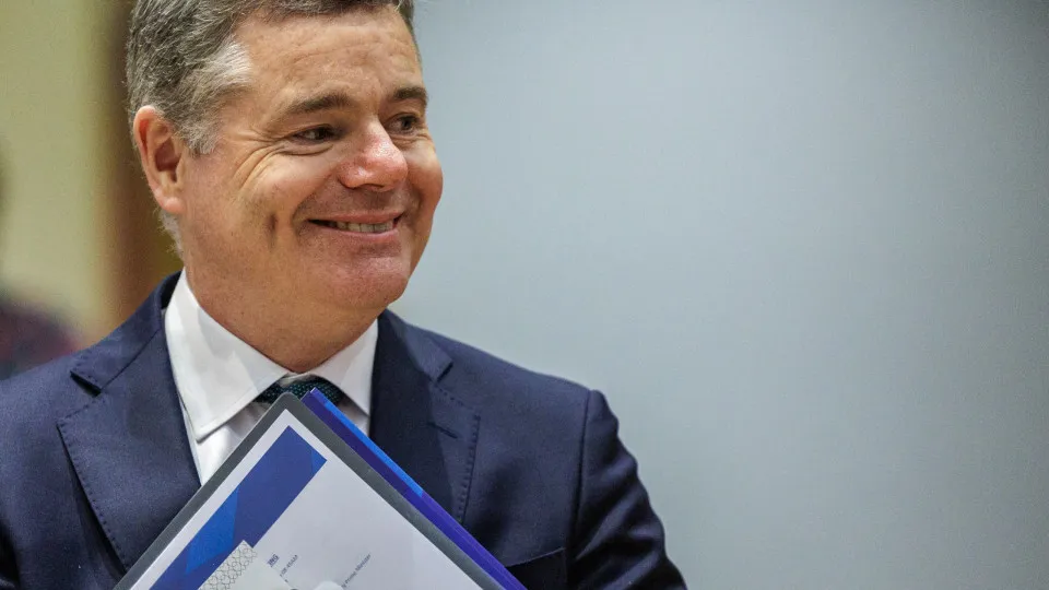 Eurogrupo confia em "plano muito credível" para baixar dívida francesa