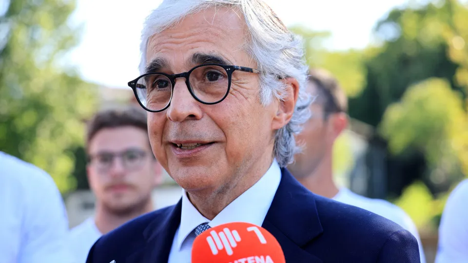 José Pedro Aguiar-Branco em cerimónia de entrega de voto de saudação por resultados da canoagem