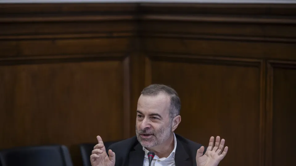 Valor de cirurgias extra? "Nunca tive acesso", diz ex-responsável