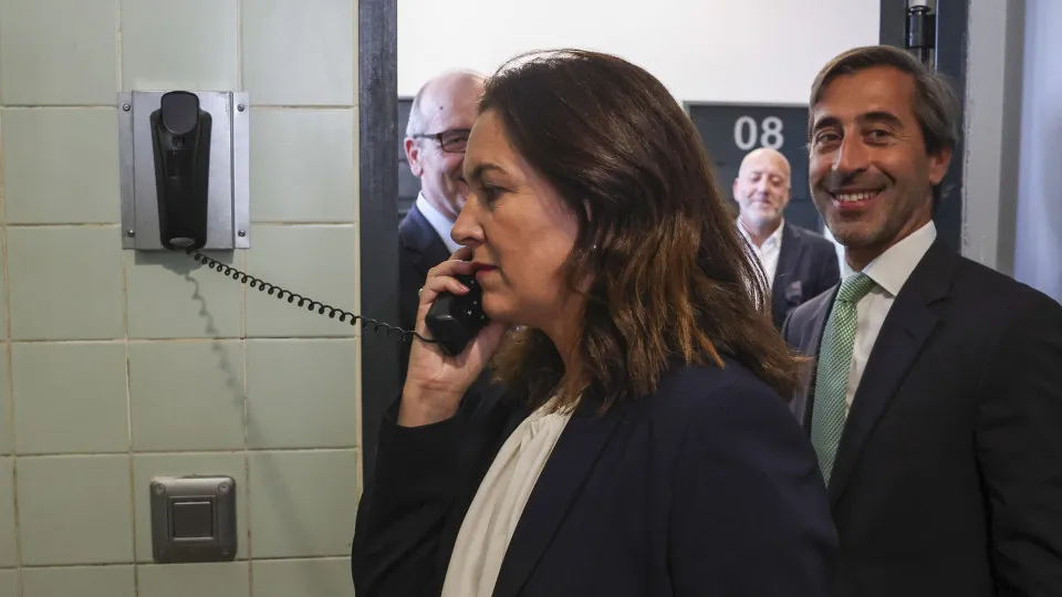 Instalação de telefones fixos em celas no Estabelecimento Prisional de Leiria Jovens