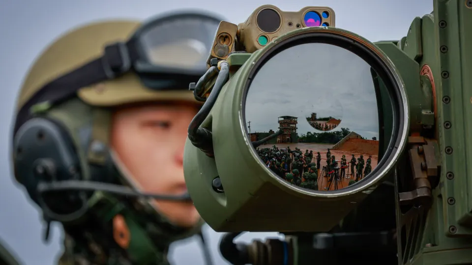 Taiwan Military US Made M1A2T tanks live fire