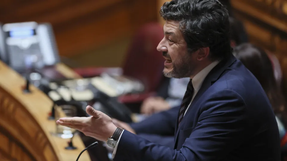 PS quer eliminar (alguns) prazos para reagrupamento familiar