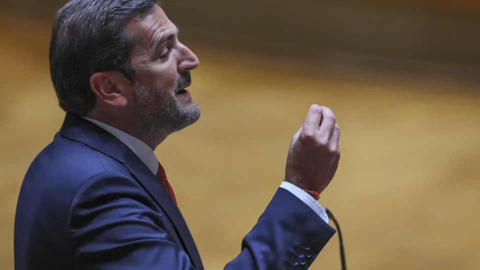 "Ventura fugiu de mansinho para ir lá fora provocar imigrantes. Vergonha"