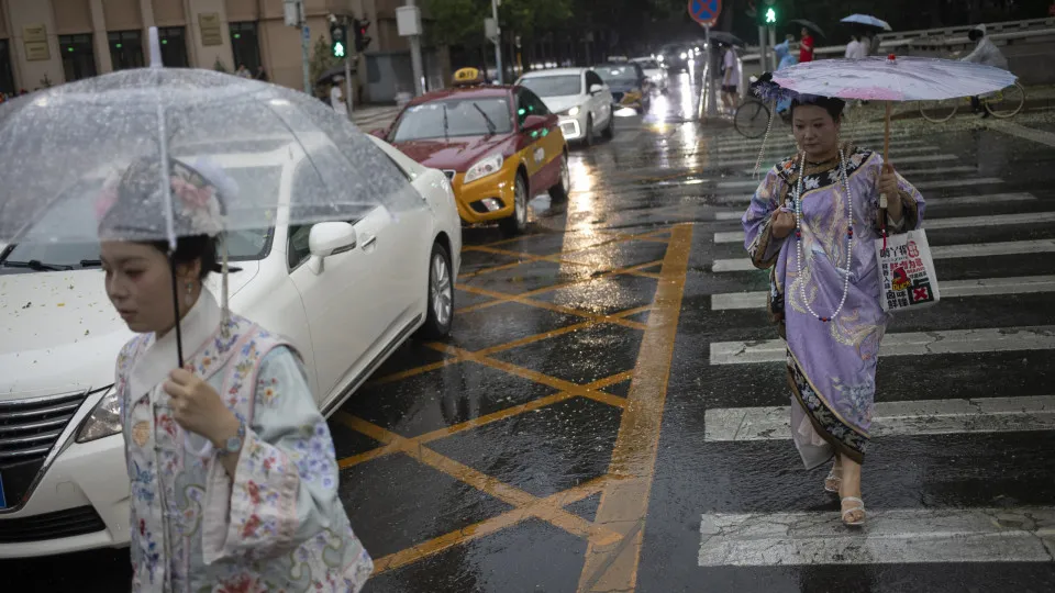 Daily life during rainy weather in Beijing