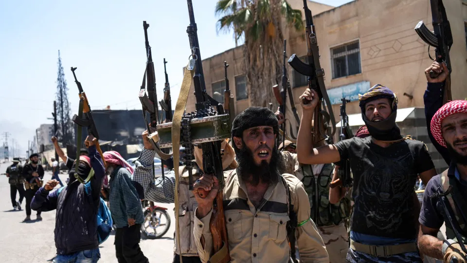 Fighters from Bedouin tribes deploy in the Druze-majority town of Mazra'a