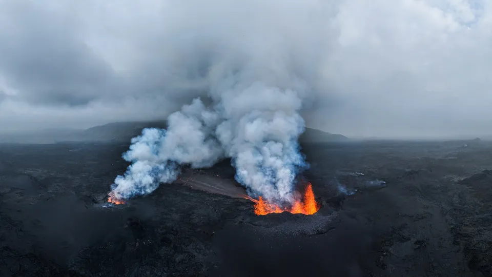 Névoa vulcânica e poluição persistem após erupção de vulcão na Islândia