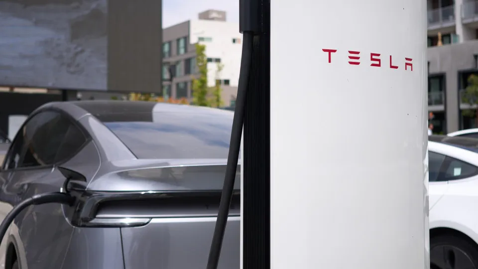 Tesla Diner opens in Los Angeles