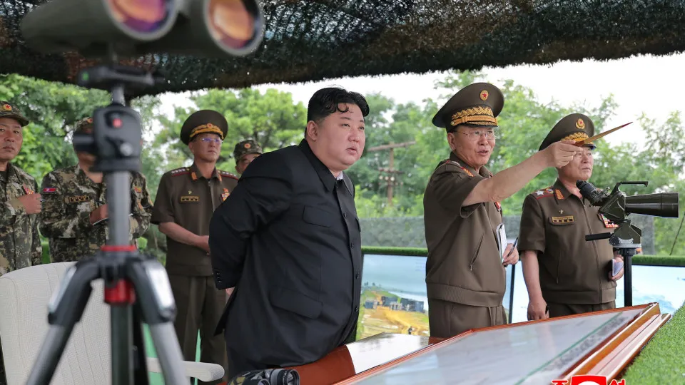 Líder da Coreia do Norte recorda armistício com indiferença face à China