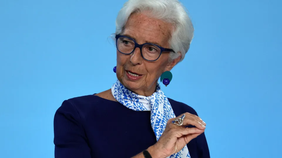 "Impacto claro". Lagarde faz aviso sobre crise política em França