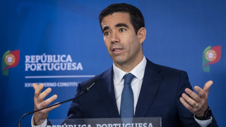 Alerta político sobre Lajes não aconteceu "por falha", diz Leitão Amaro