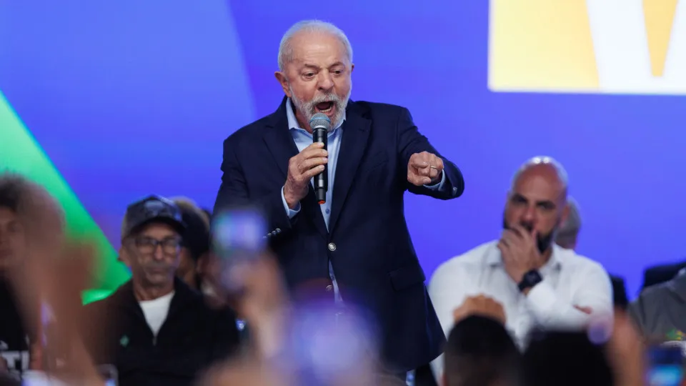 Brazil's President Lula launches urbanization of favelas plan