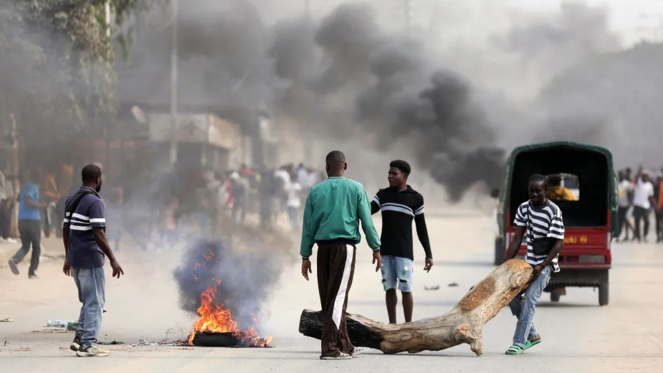 Taxi drivers strike in Angola