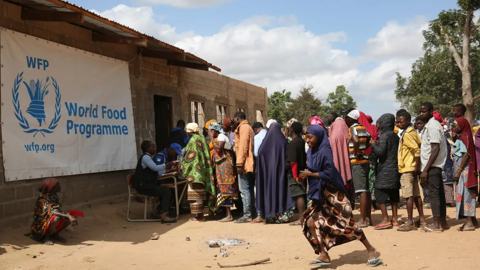 Moçambique/Ataques: Comida e apoio chega a milhares de deslocados em Chiúre, Faque só pensa no arroz para a mãe