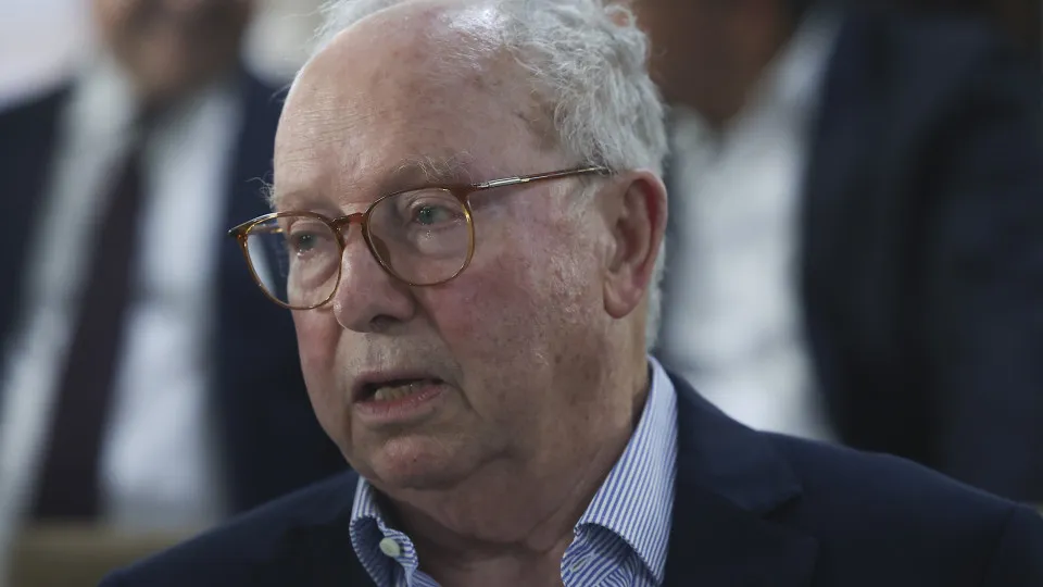 Correia de Campos entre os mandatários distritais de Gouveia e Melo