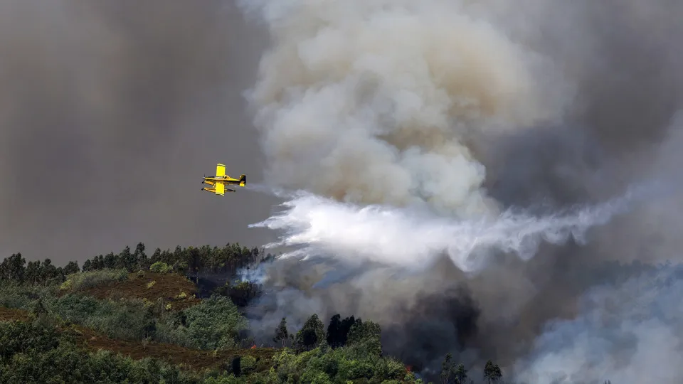 Mais de 1.800 operacionais e 580 viaturas no combate aos principais fogos