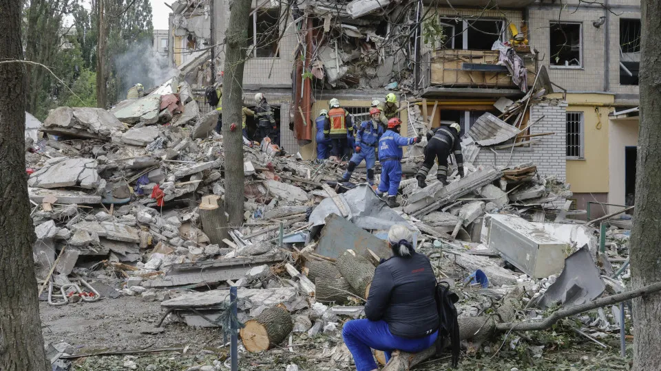 At least seven killed, scores injured in Russian missile strikes on Kyiv