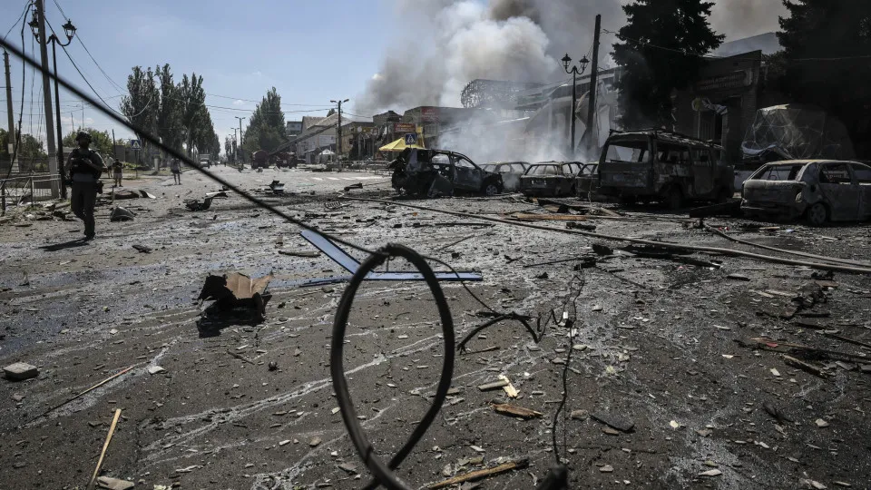 At least five injured in a Russian strike on Druzhkivka town in the Donetsk region