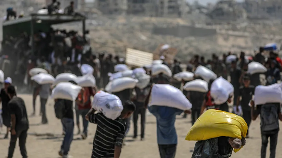 Palestinians pick up food at distribution point
