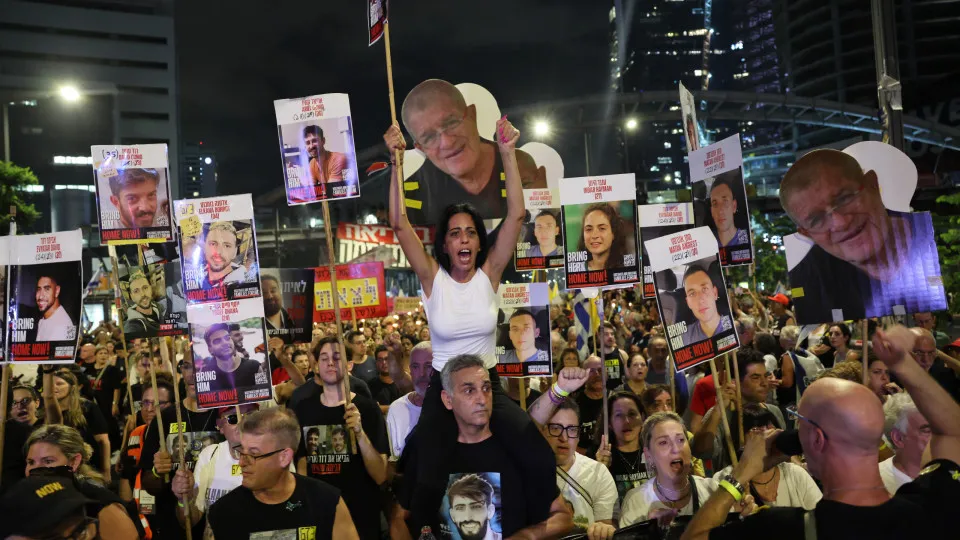 Protest in Tel Aviv calls to release the Israeli hostages held by Hamas in Gaza