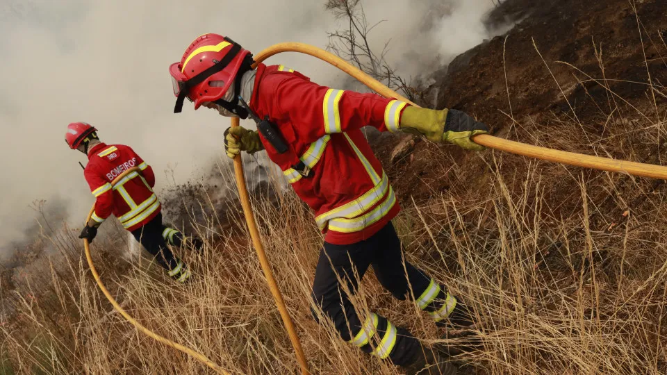 Portugal tem 12.800 bombeiros e é o 3.º pior da UE a investir em proteção