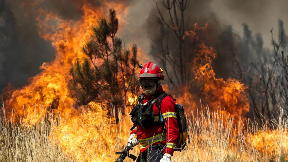 Mais de 3.500 operacionais mobilizados às 08:00 para os seis maiores incêndios