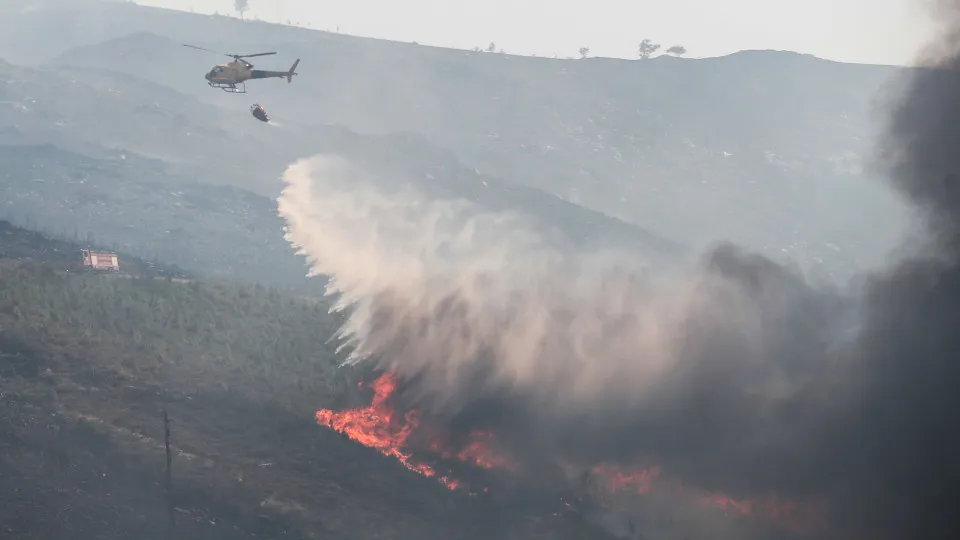 Incêndio em Oliveira do Hospital dominado e sem frentes ativas