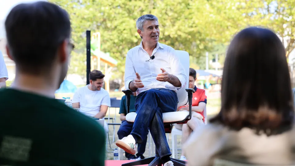 PS: Secretário-geral José Luis Carneiro participa em encontro de jovens
