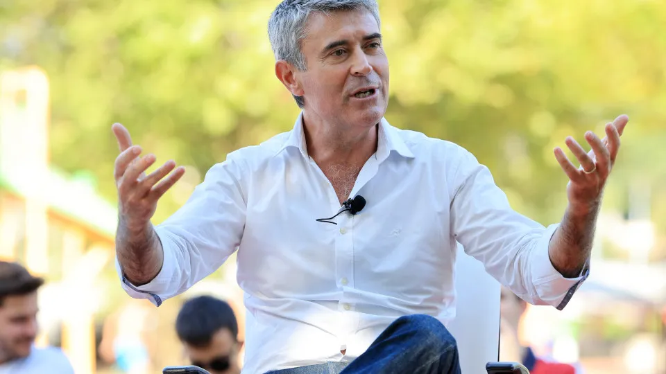 PS: Secretário-geral José Luis Carneiro participa em encontro de jovens