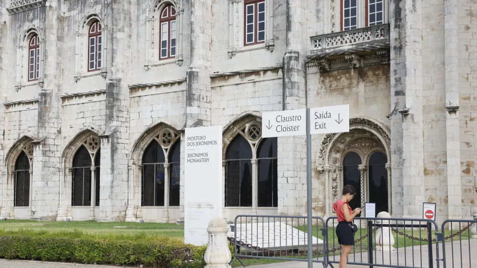 Greve encerra vários museus e monumentos pelo país