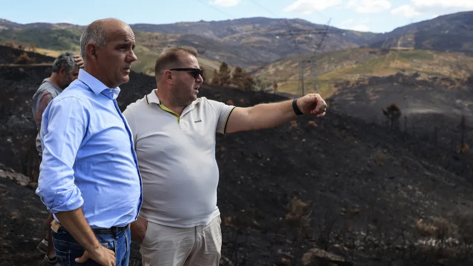 Secretário-geral do PCP, Paulo Raimundo, visita a área de incêndios em Ponte da Barca