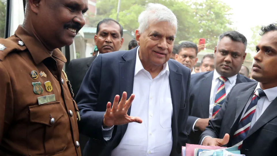 Ex-presidente do Sri Lanka libertado sob fiança