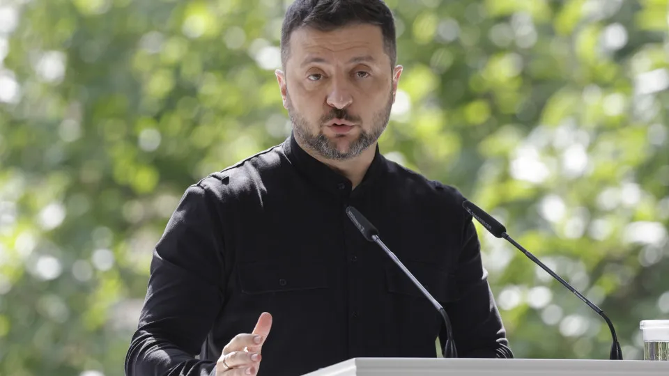 Zelensky alerta que Rússia está a preparar nova ofensiva em grande escala