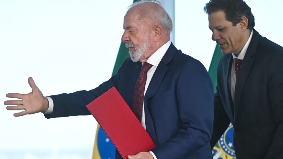 Lula critica grandes tecnológicas e novas ameaças de tarifas de Trump