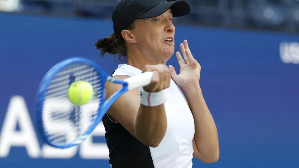 Iga Swiatek afasta opositora neerlandesa rumo à terceira ronda do US Open