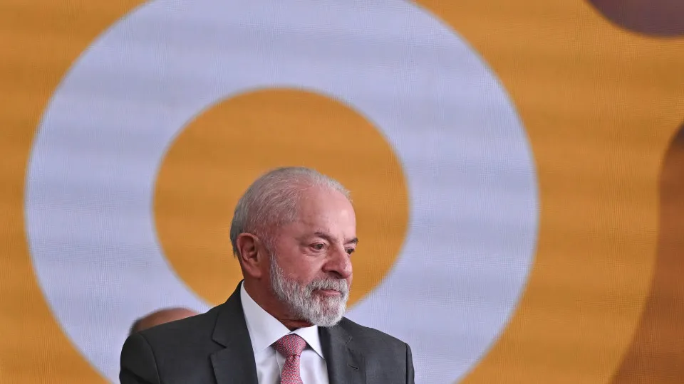 Brasil notifica EUA sobre início de processo de resposta a taxas de 50%
