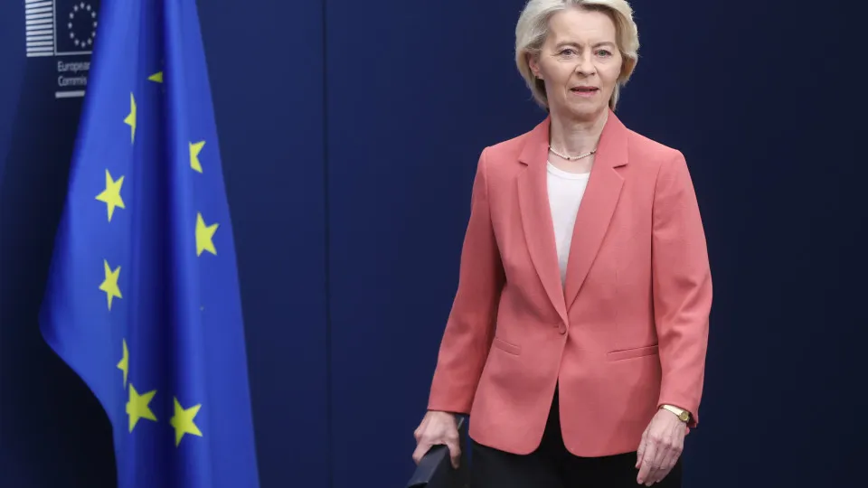 Bruxelas confirma que avião de Von der Leyen foi alvo de "interferência"