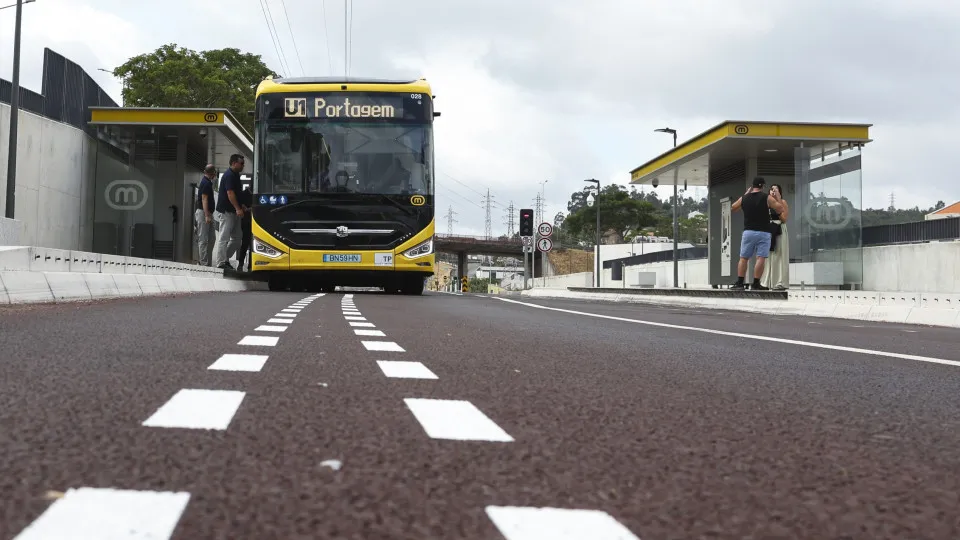 Satisfação e curiosidade nas primeiras "voltinhas" do Metro Mondego