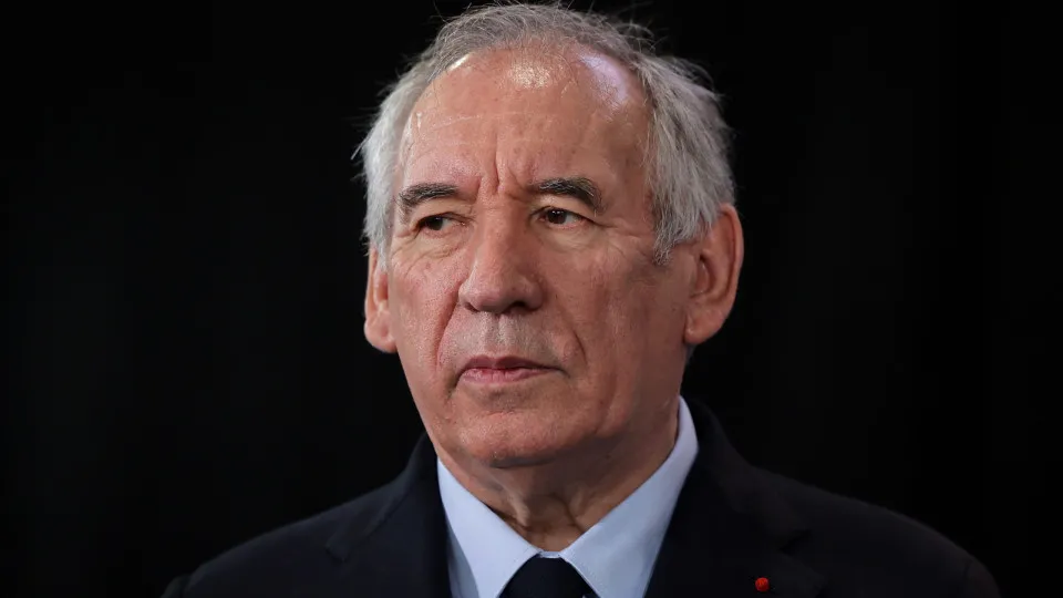 Voto de confiança ao governo francês determinará "destino da França"