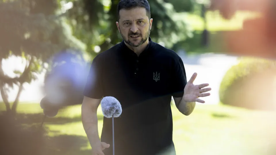 Incêndios, ajuda e um convite. O que discutiram Zelensky e Montenegro?