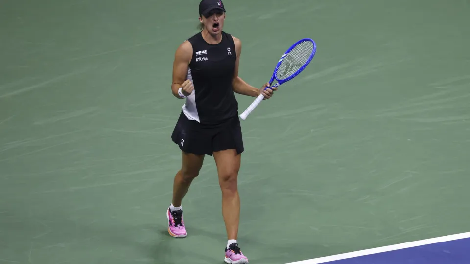 Iga Swiatek bate tenista russa e está nos quartos de final do US Open