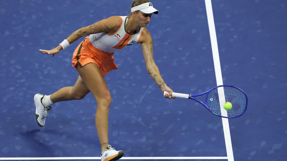 Marketa Vondrousova suspensa por 4 anos após recusa de controle antidoping