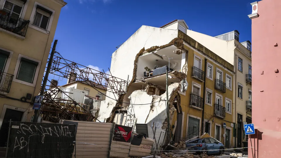 Queda de fachada em Lisboa. "Vamos começar imediatamente uma vistoria"