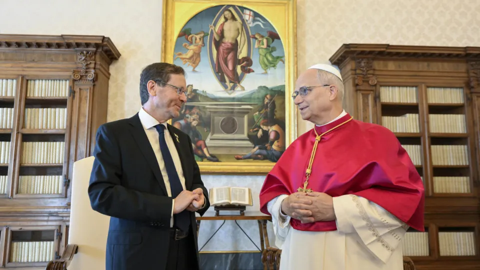 Papa Leão XIV recebe presidente de Israel