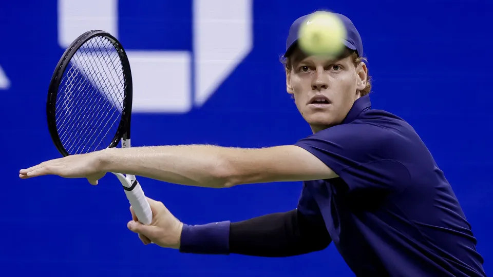 US Open: Número um mundial Sinner marca encontro com Alcaraz na final