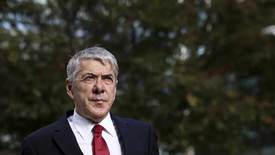Sócrates afirma que investigação a Ivo Rosa provoca-lhe "esgar de repugnância"
