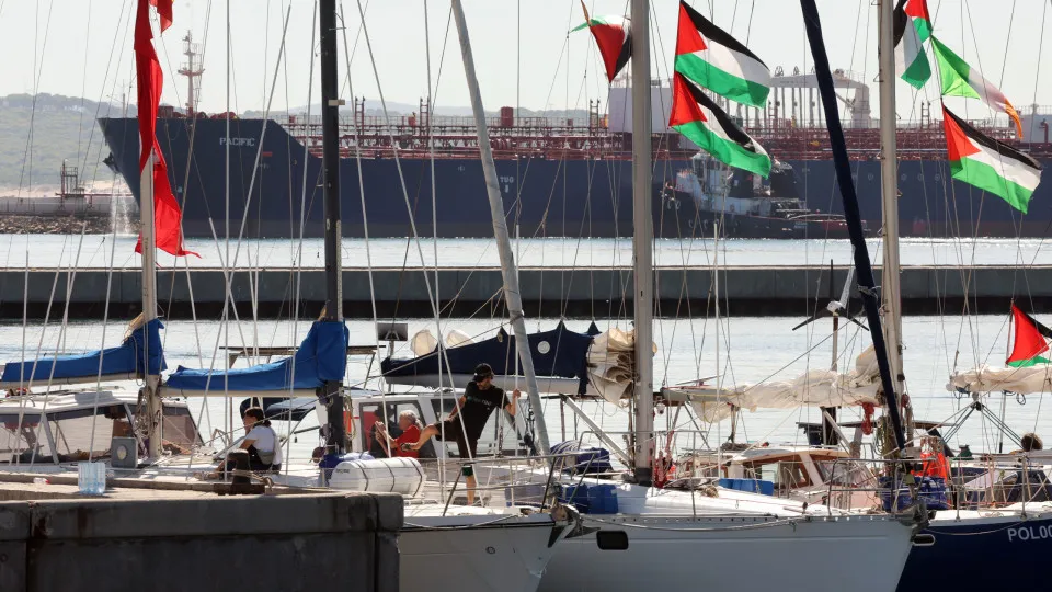 Flotilha entra na zona de risco com destino à Faixa de Gaza