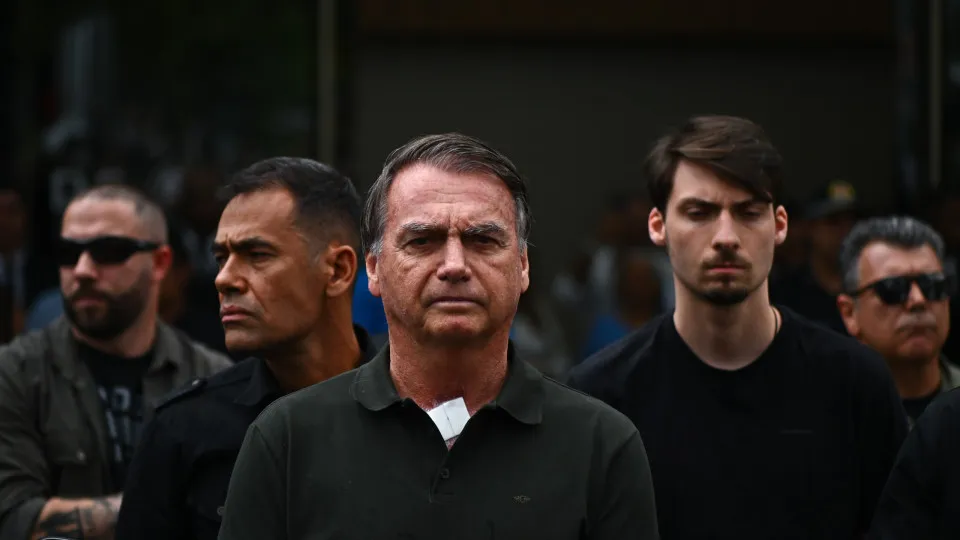 Bolsonaro tem um problema renal e vai permanecer hospitalizado