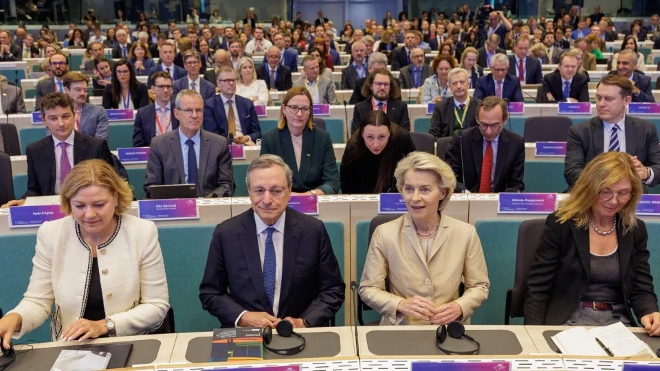 Draghi critica inércia da UE: É preciso "velocidade, escala, intensidade"