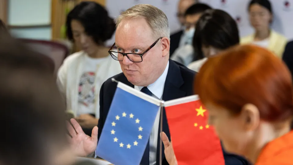 Empresas europeias na China alertam para gargalos na exportação de terras